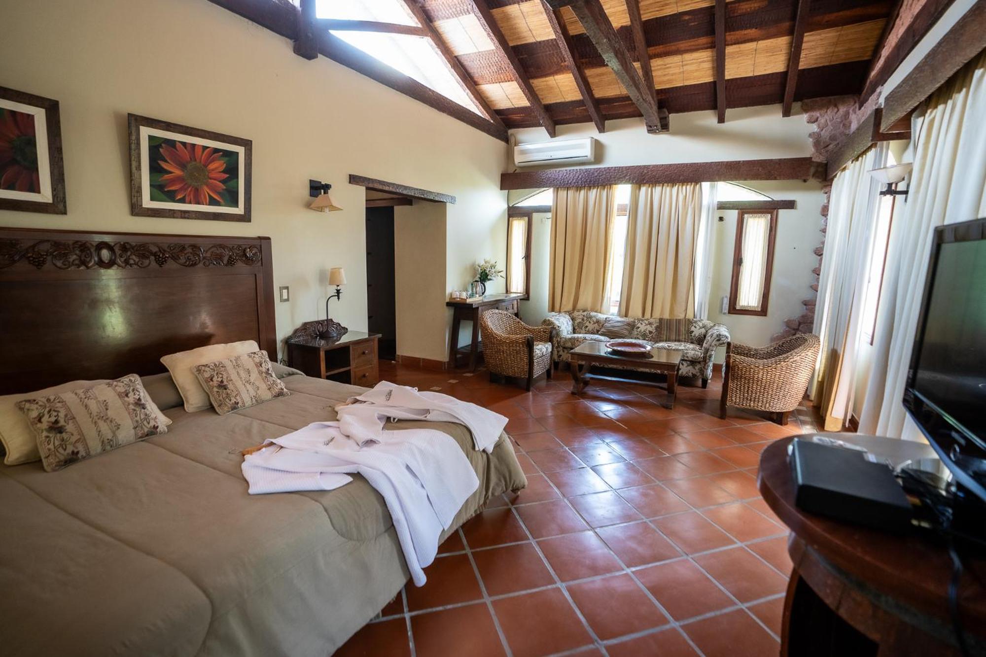 La Casa De La Bodega - Wine Boutique Hotel Кафаяте Екстериор снимка